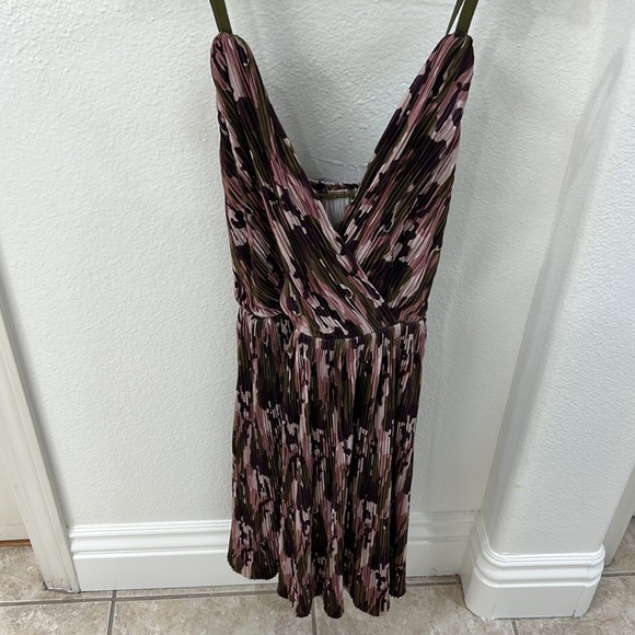 NEW bebe Camo Print Fit and Flare Dress - Picture 5 of 14